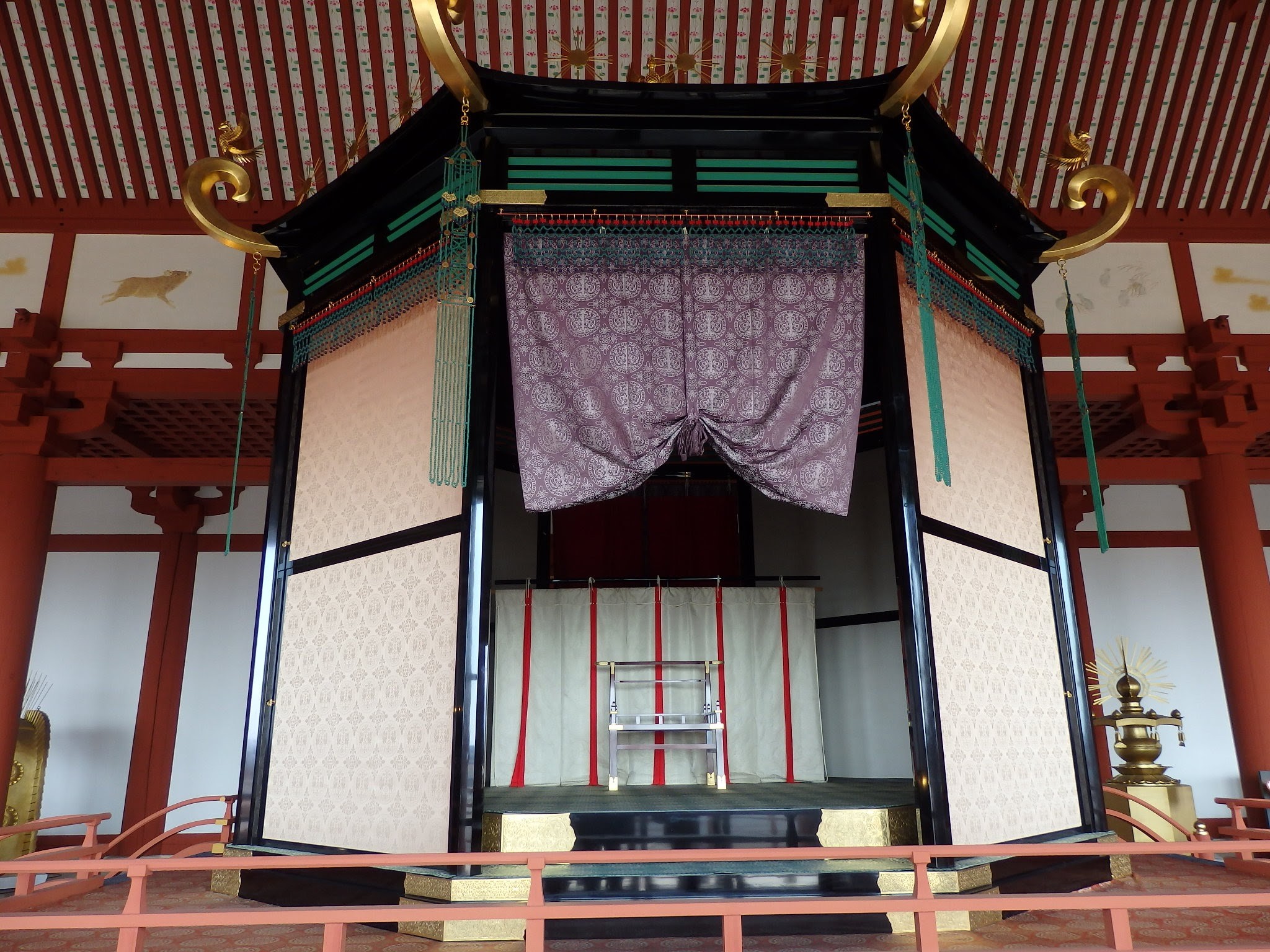 Imperial Throne of Japan